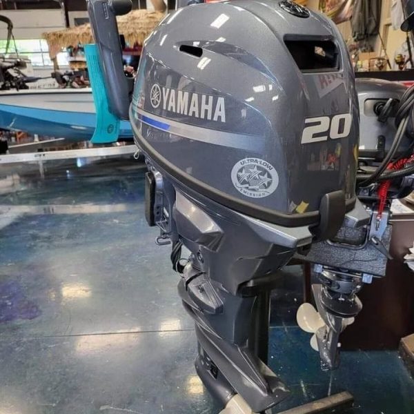 2016 Yamaha 20 hp 4-Stroke Tiller Outboard motor - Image 3