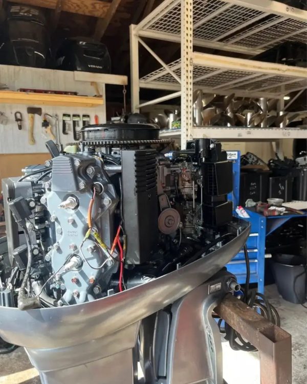 115 hp 2-Stroke Yamaha outboard motor with 20" shaft length - Image 4
