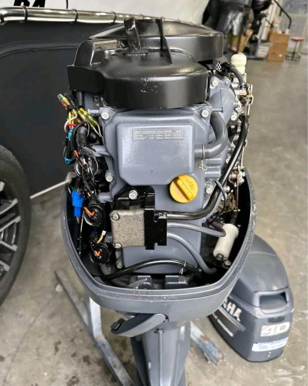 2010 Yamaha 40 hp 4-stroke 20'' Shaft Remote Steer outboard motor - Image 4