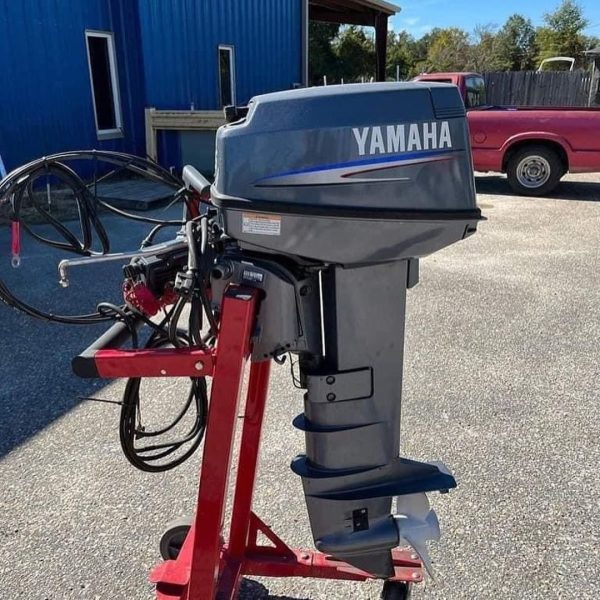 2008 Yamaha 25 hp 2-stroke Outboard motor - Image 3