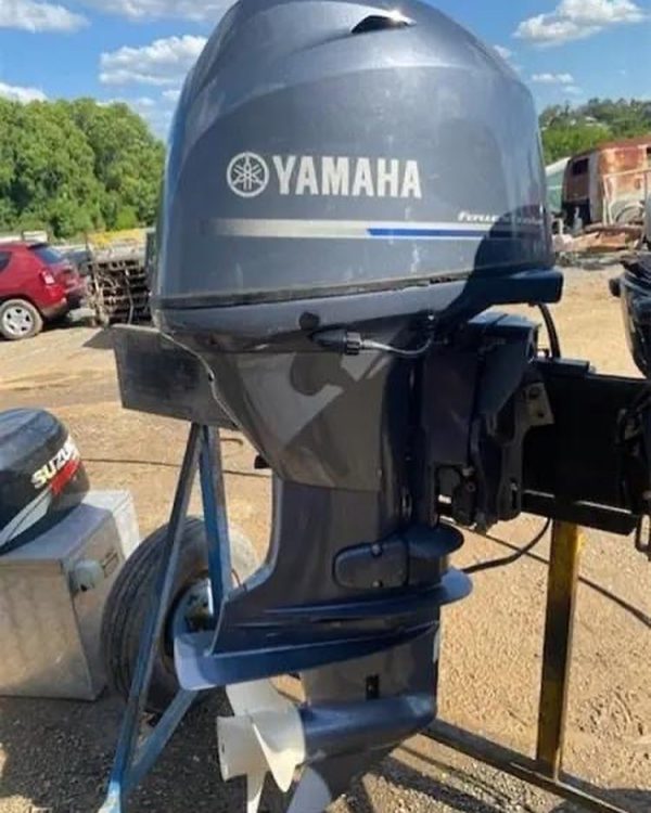 2016 Yamaha 70 hp 4-Stroke 20'' Shaft Remote Steer Outboard motor - Image 2