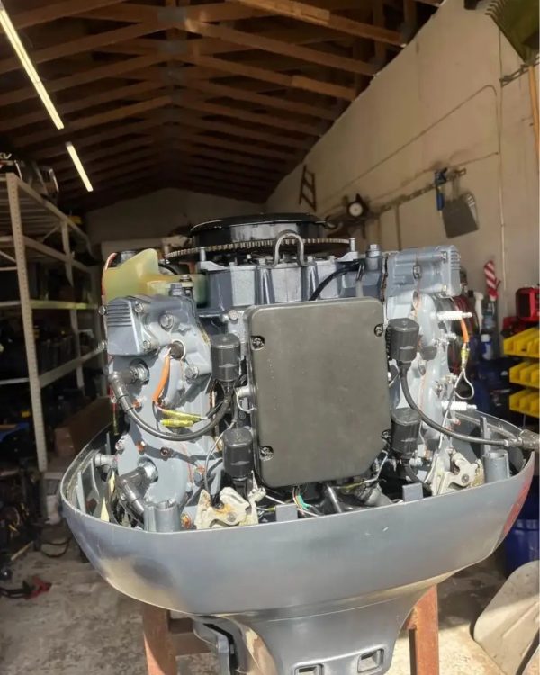 115 hp 2-Stroke Yamaha outboard motor with 20" shaft length - Image 5