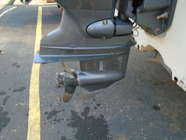 2017 Yamaha 115 hp 4-Stroke outboard motor - Image 2