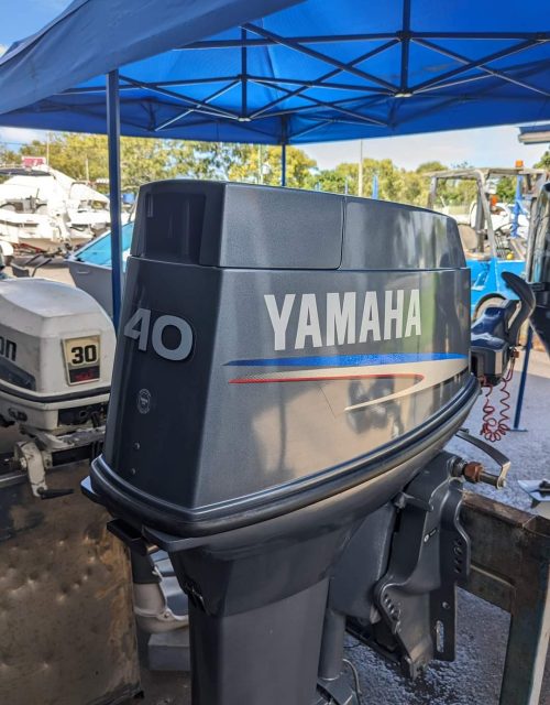 Yamaha 40 hp 2-stroke Tiller Steer Outboard Motor