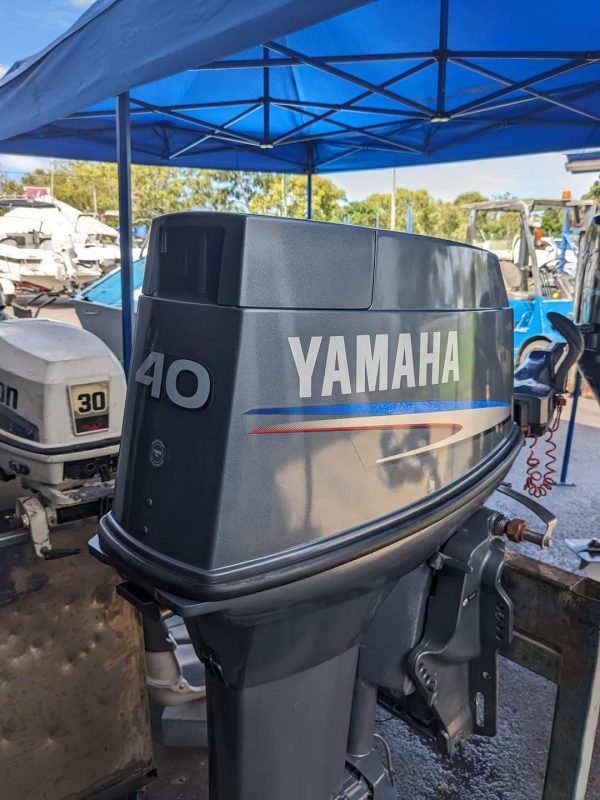 Yamaha 40 hp 2-stroke Tiller Steer Outboard Motor