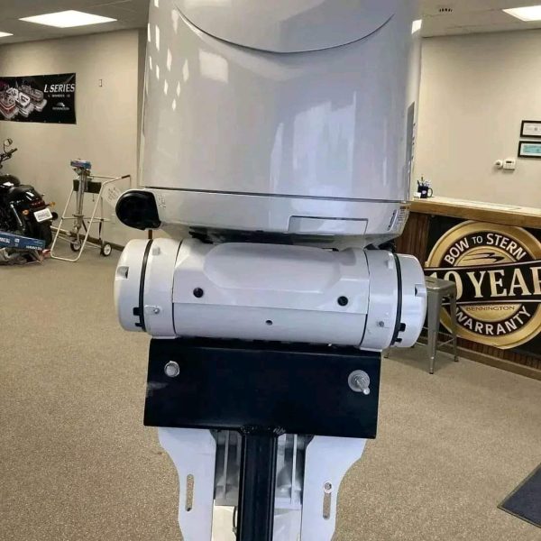 2018 Yamaha 300 HP EFI 4-Stroke Outboard Motor - Image 5