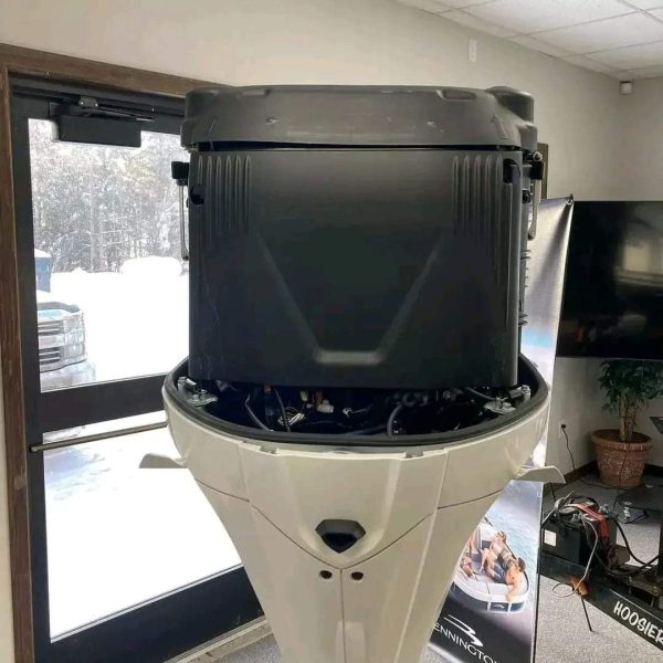 2018 Yamaha 300 HP EFI 4-Stroke Outboard Motor - Image 4