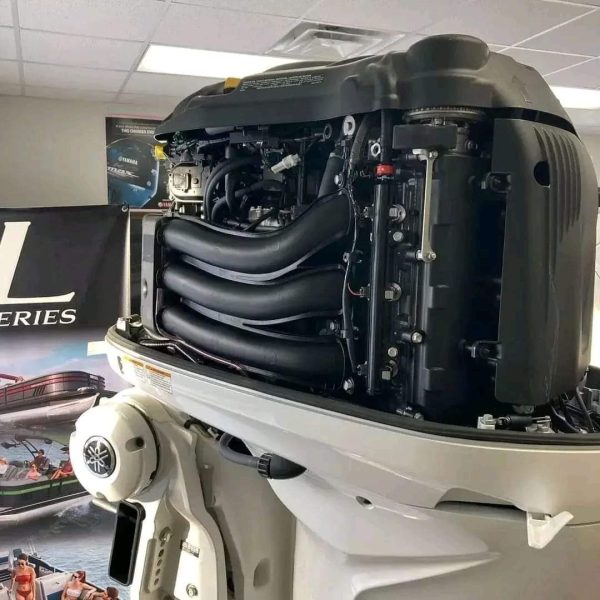 2018 Yamaha 300 HP EFI 4-Stroke Outboard Motor - Image 3