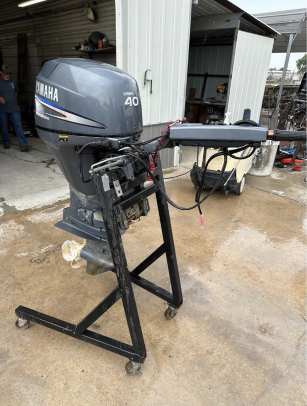 2005 Yamaha 40 HP 4-stroke Outboard motor - Image 2