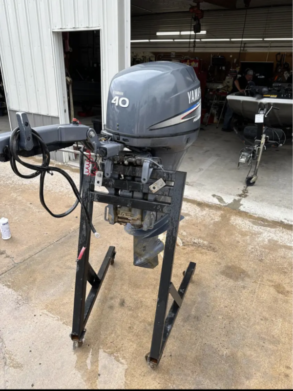 2005 Yamaha 40 HP 4-stroke Outboard motor - Image 3