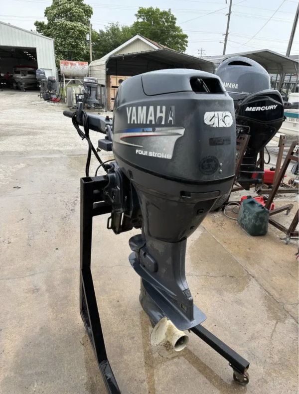 2005 Yamaha 40 HP 4-stroke Outboard motor
