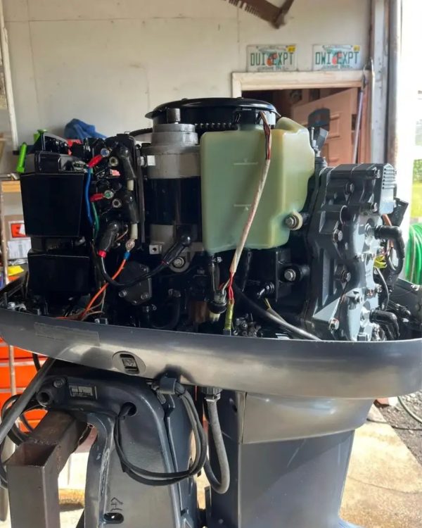 115 hp 2-Stroke Yamaha outboard motor with 20" shaft length - Image 6