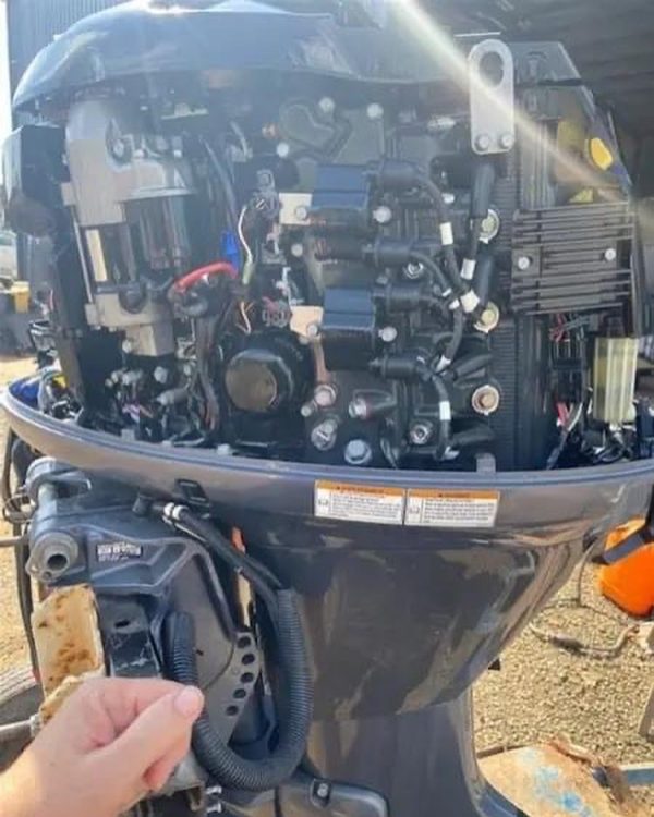 2016 Yamaha 70 hp 4-Stroke 20'' Shaft Remote Steer Outboard motor - Image 3
