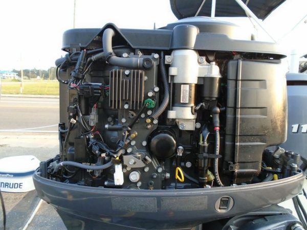 2017 Yamaha 115 hp 4-Stroke outboard motor - Image 5