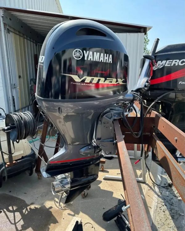 2023 90 hp Yamaha VMAX SHO 20" Shaft Length Tiller Steer - Image 2