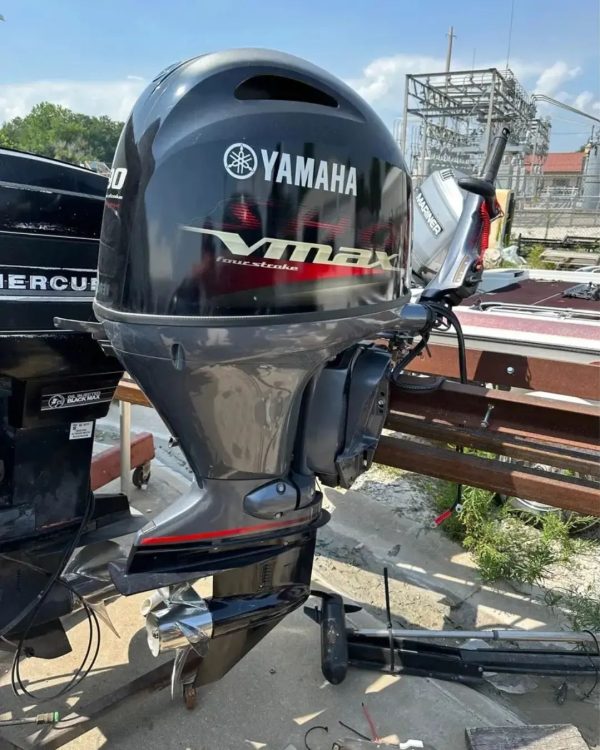 2023 90 hp Yamaha VMAX SHO 20" Shaft Length Tiller Steer - Image 4
