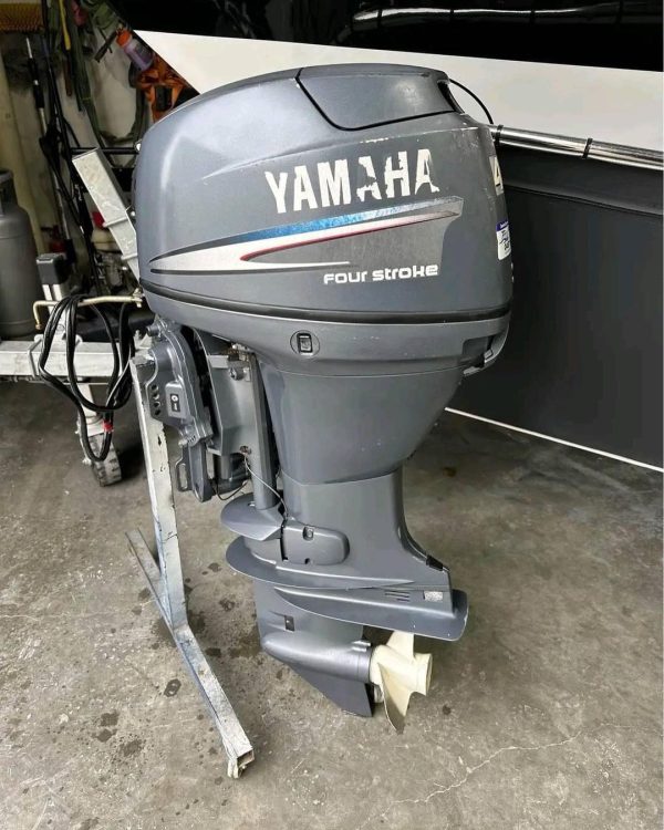 2010 Yamaha 40 hp 4-stroke 20'' Shaft Remote Steer outboard motor - Image 2