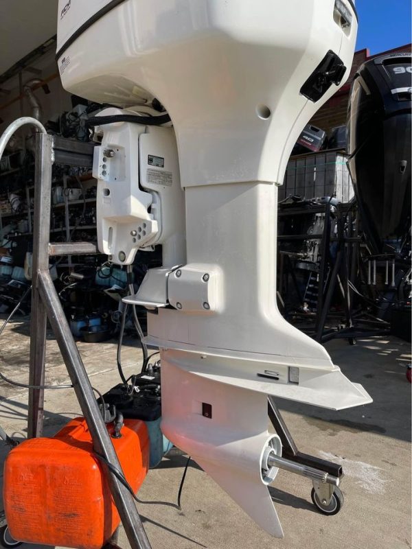 2005 Evinrude 200 HP 2 Stroke 20" Shaft - Image 2